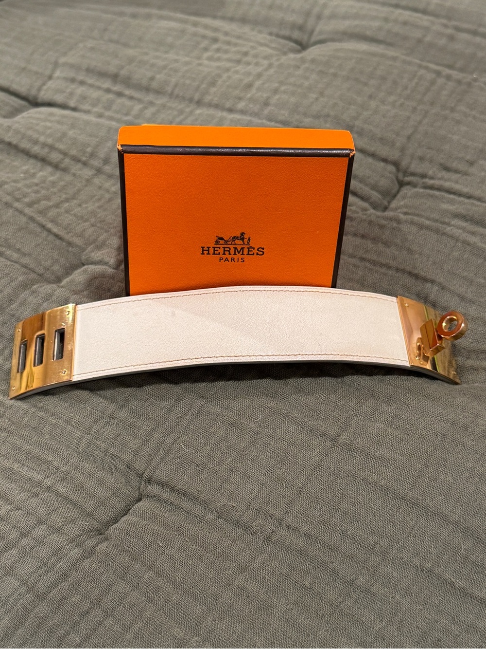 Hermès Kelly Dog bracelet cream leather Gold-Tone H Hardware